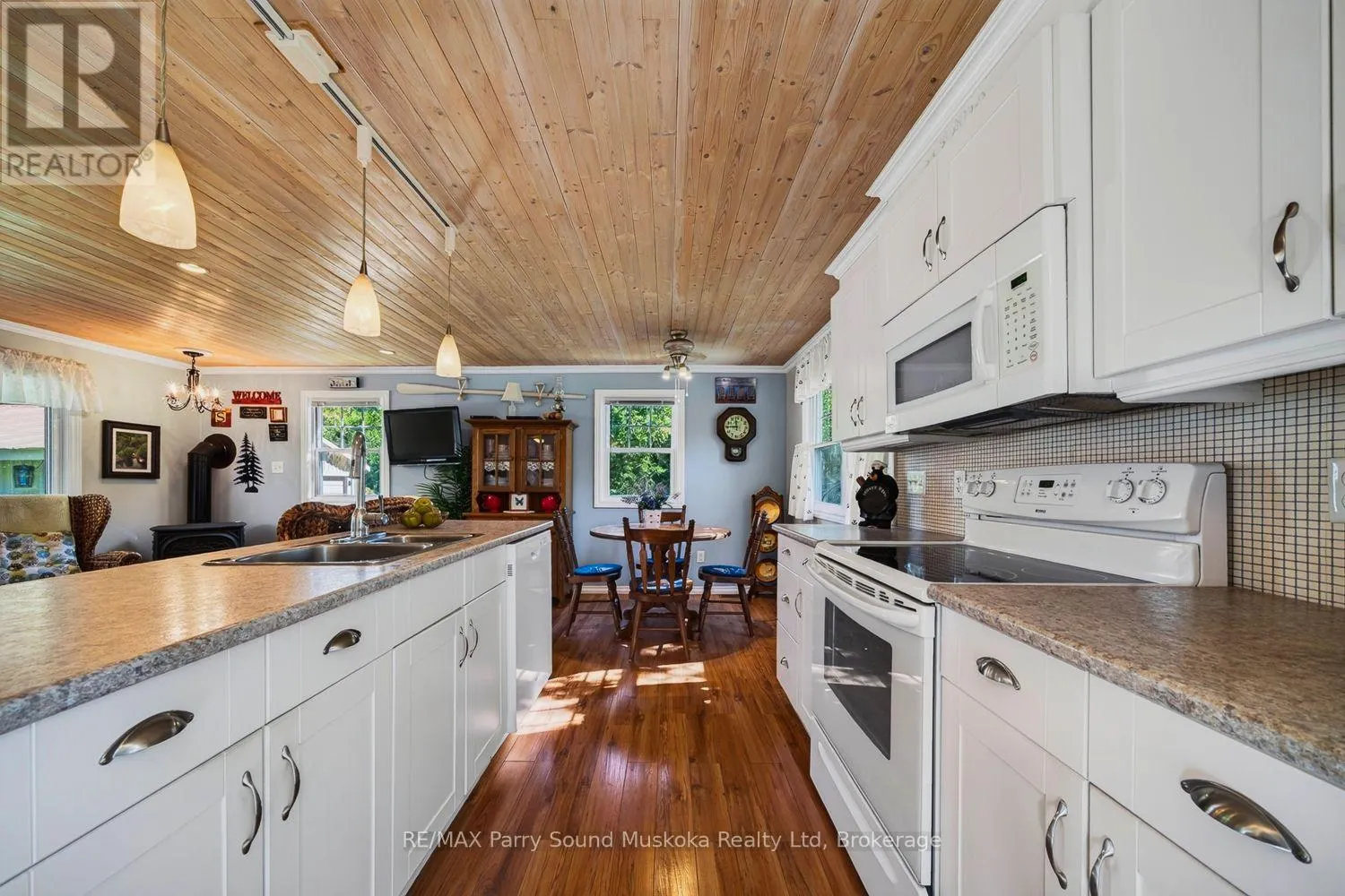 2 ROBINS NEST LANE