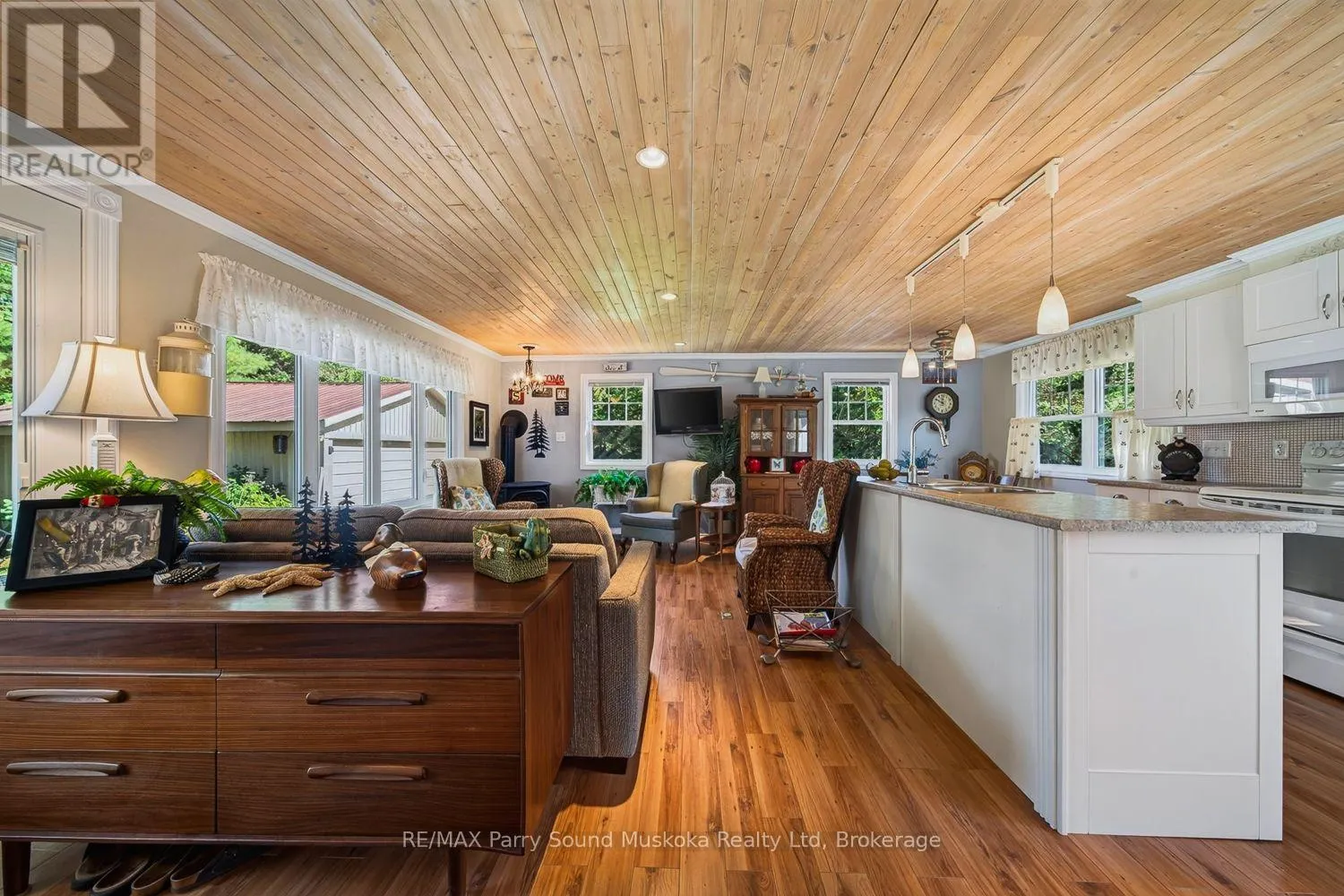 2 ROBINS NEST LANE