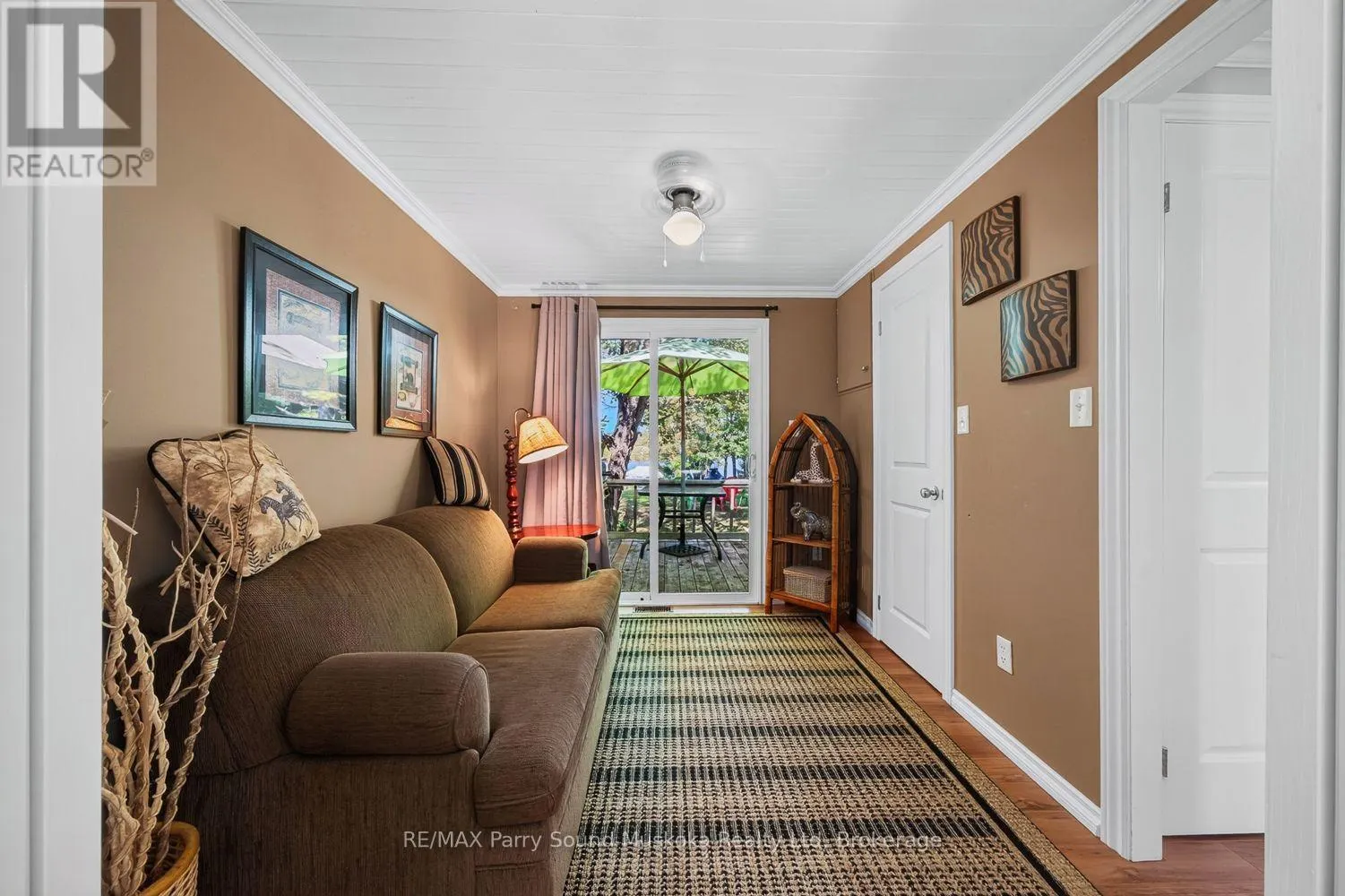 2 ROBINS NEST LANE
