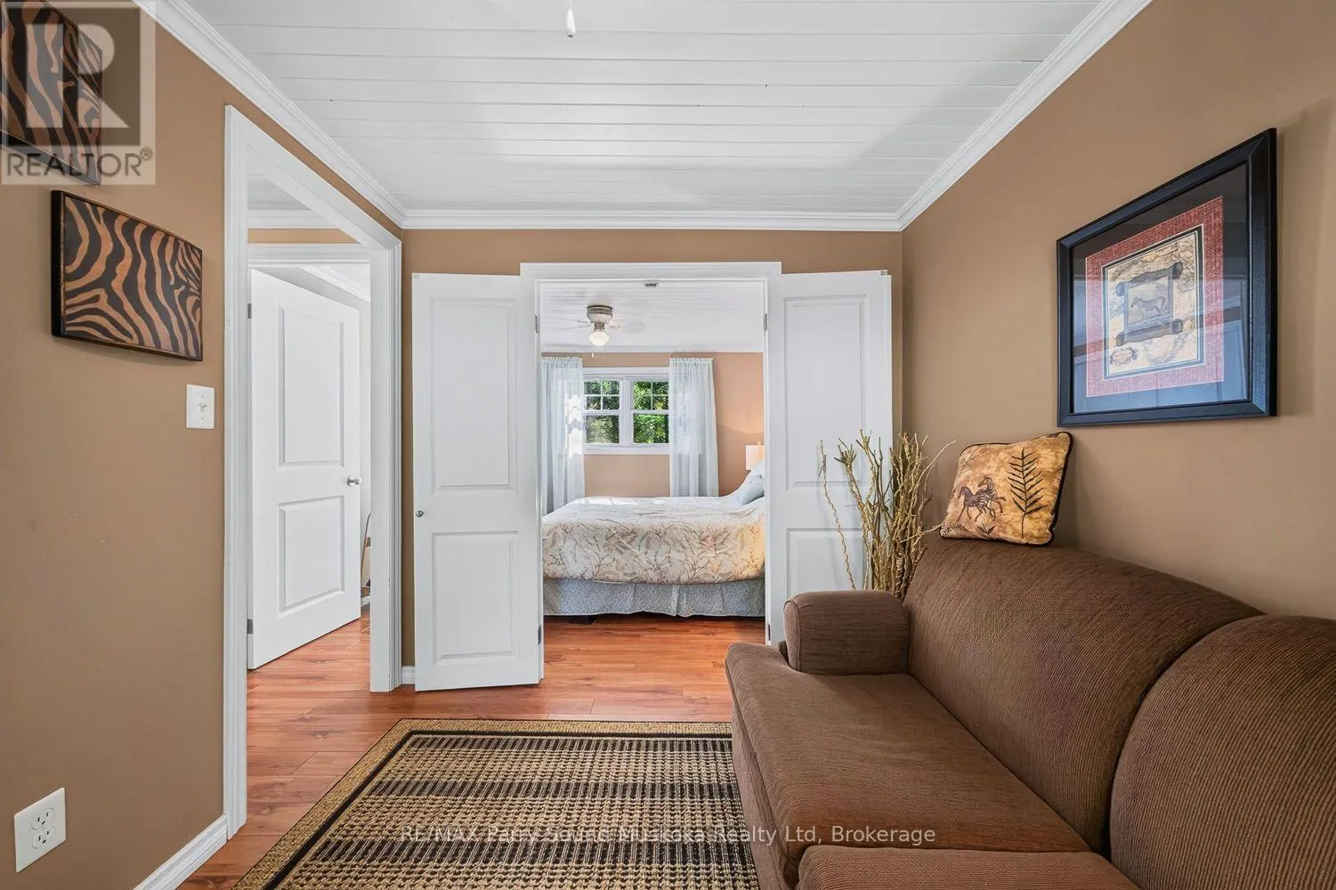 2 ROBINS NEST LANE