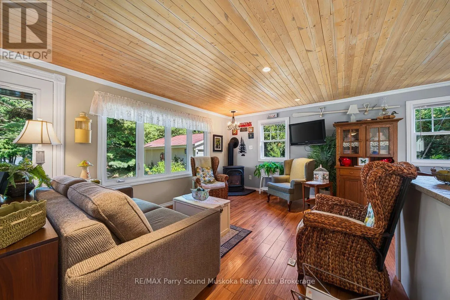 2 ROBINS NEST LANE