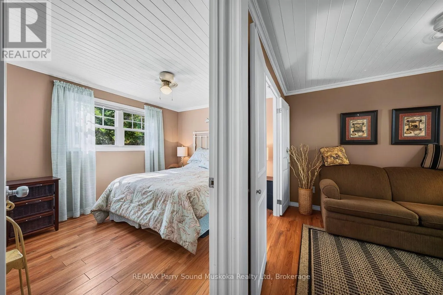 2 ROBINS NEST LANE