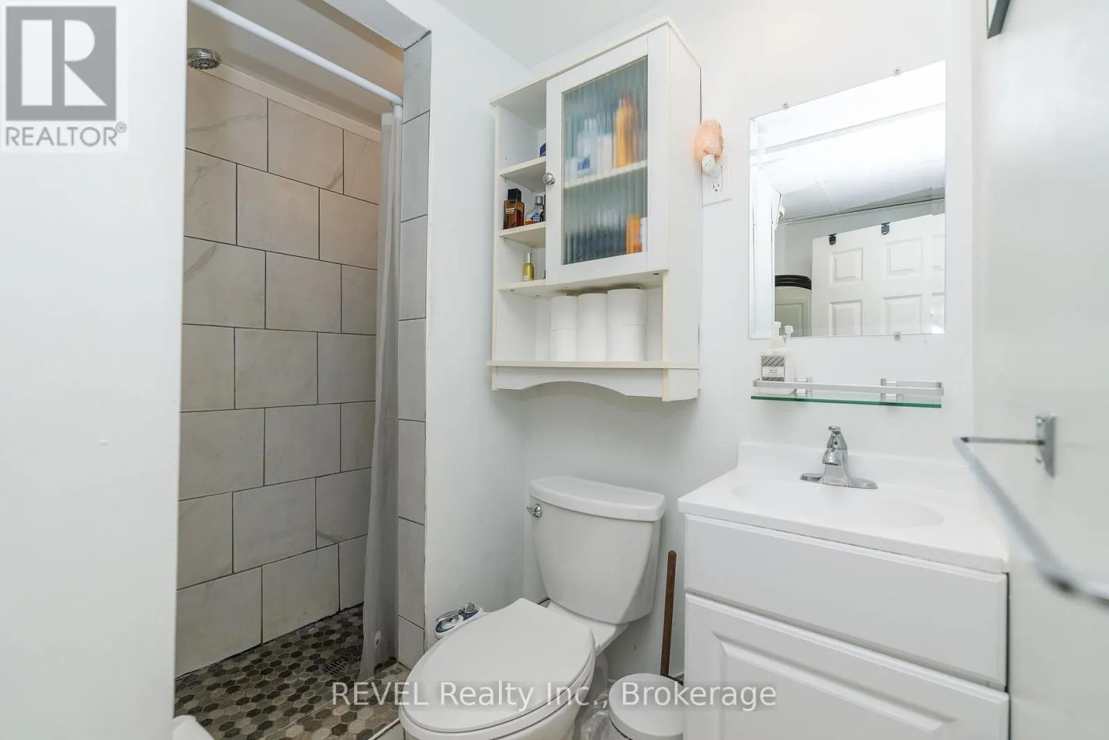 5608 GLAMIS CRESCENT