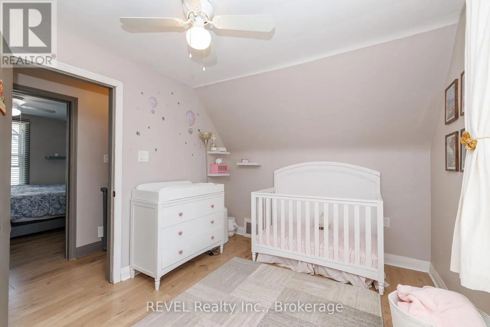 5608 GLAMIS CRESCENT