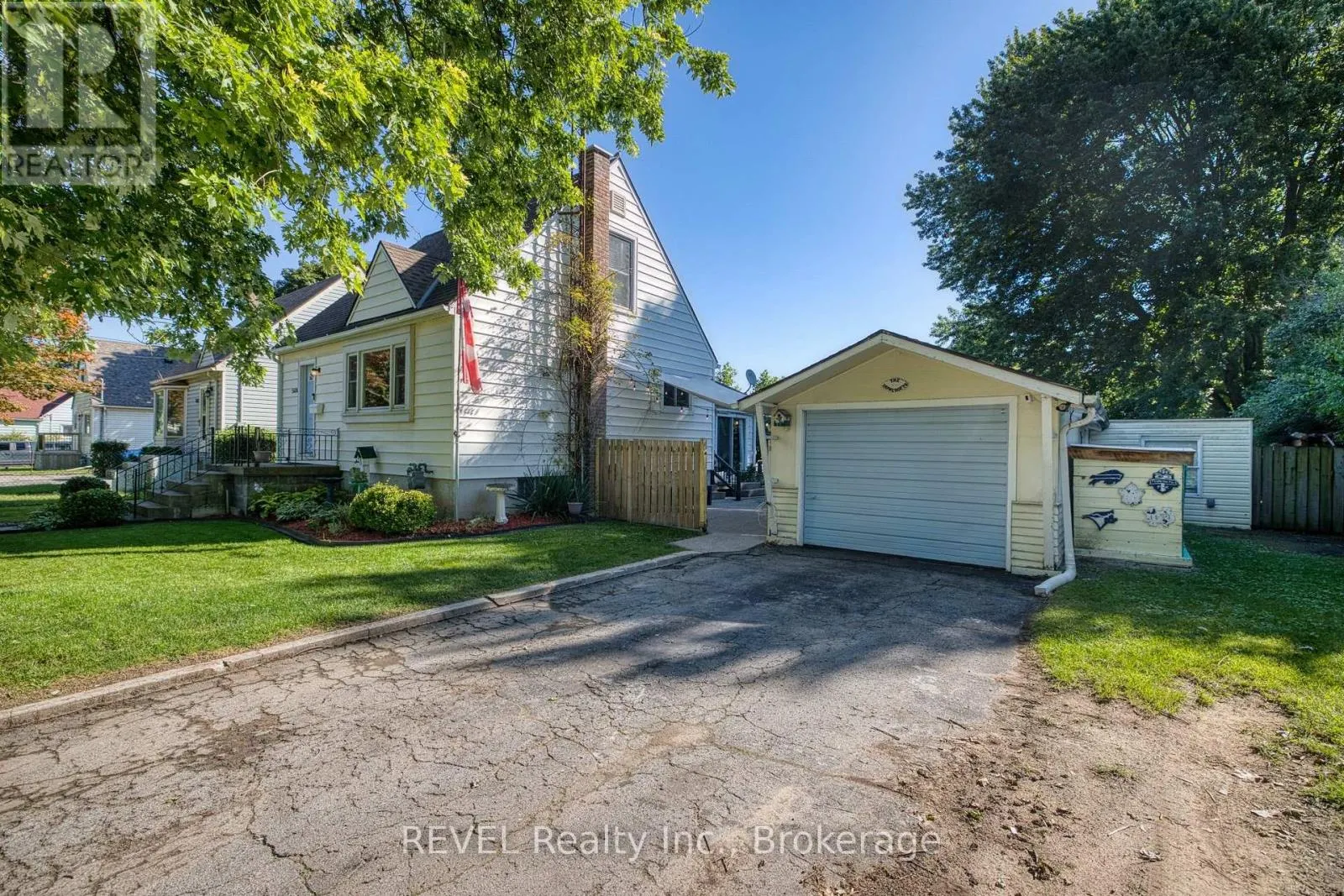 5608 GLAMIS CRESCENT