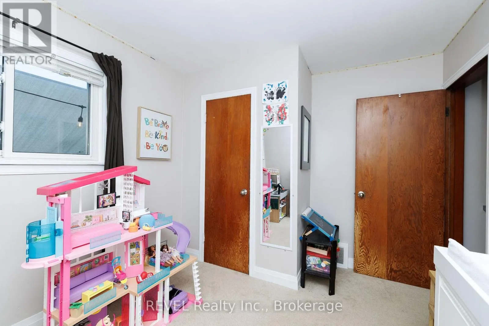 5608 GLAMIS CRESCENT