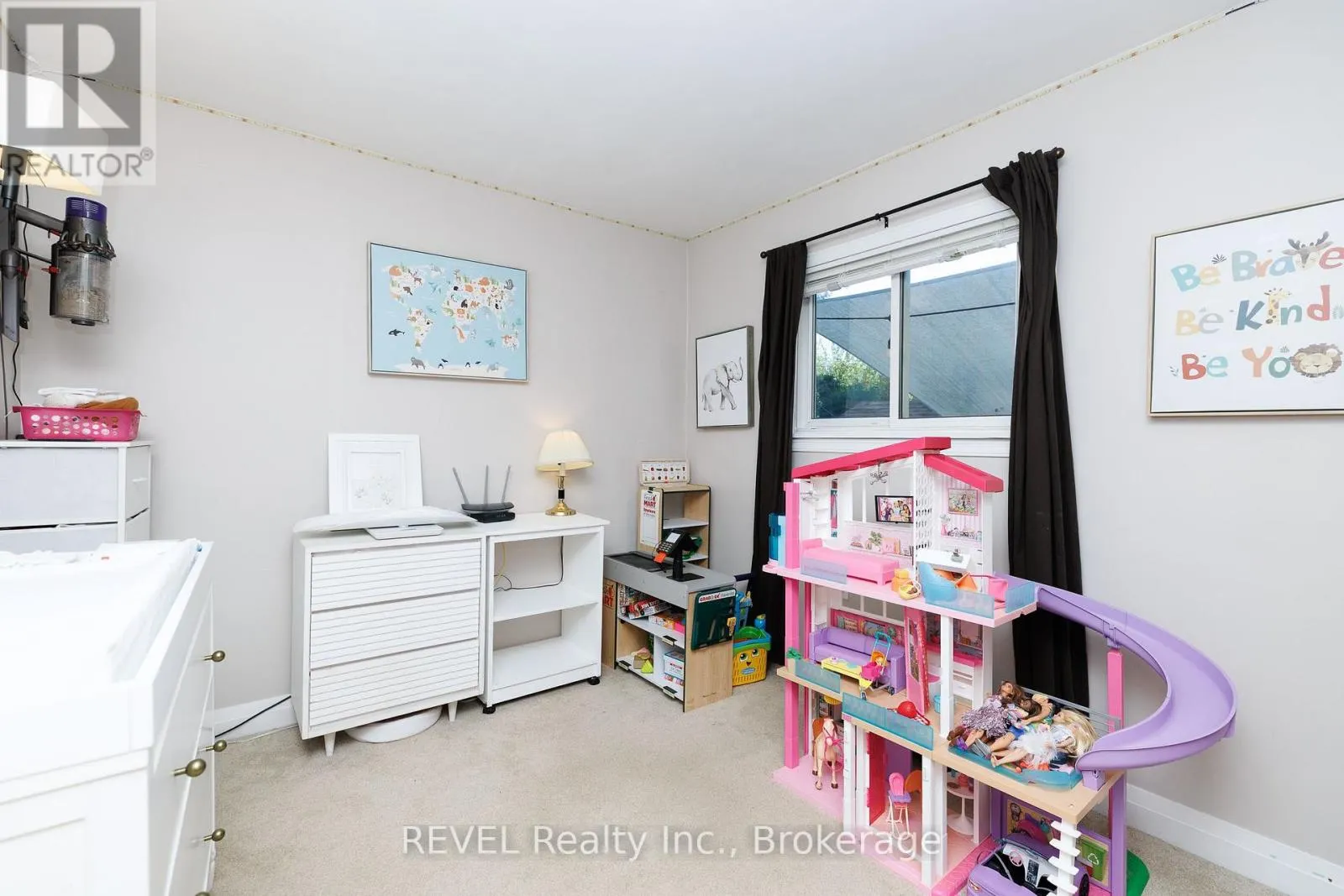 5608 GLAMIS CRESCENT