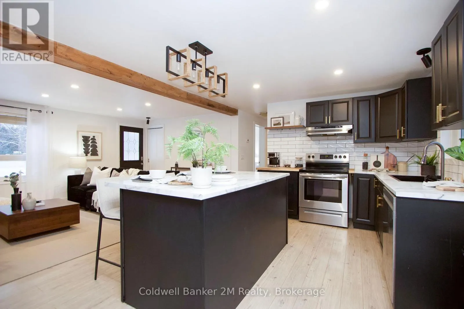 812 BURNHAM STREET
