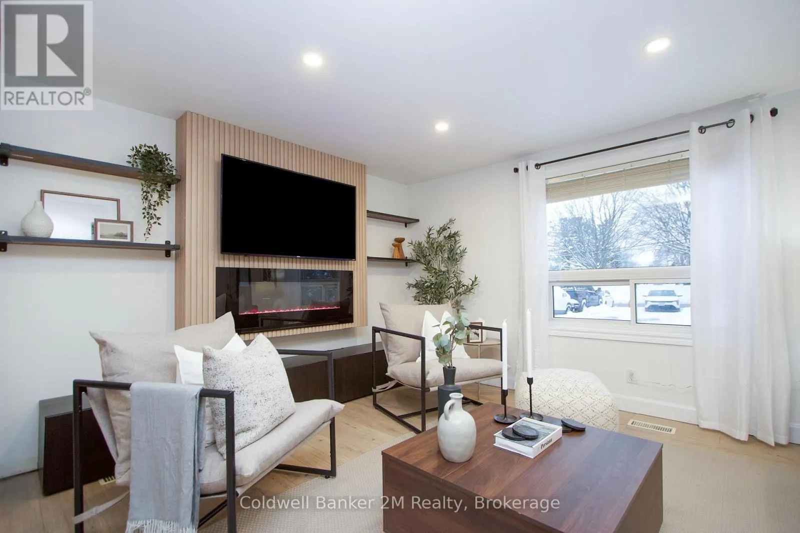 812 BURNHAM STREET