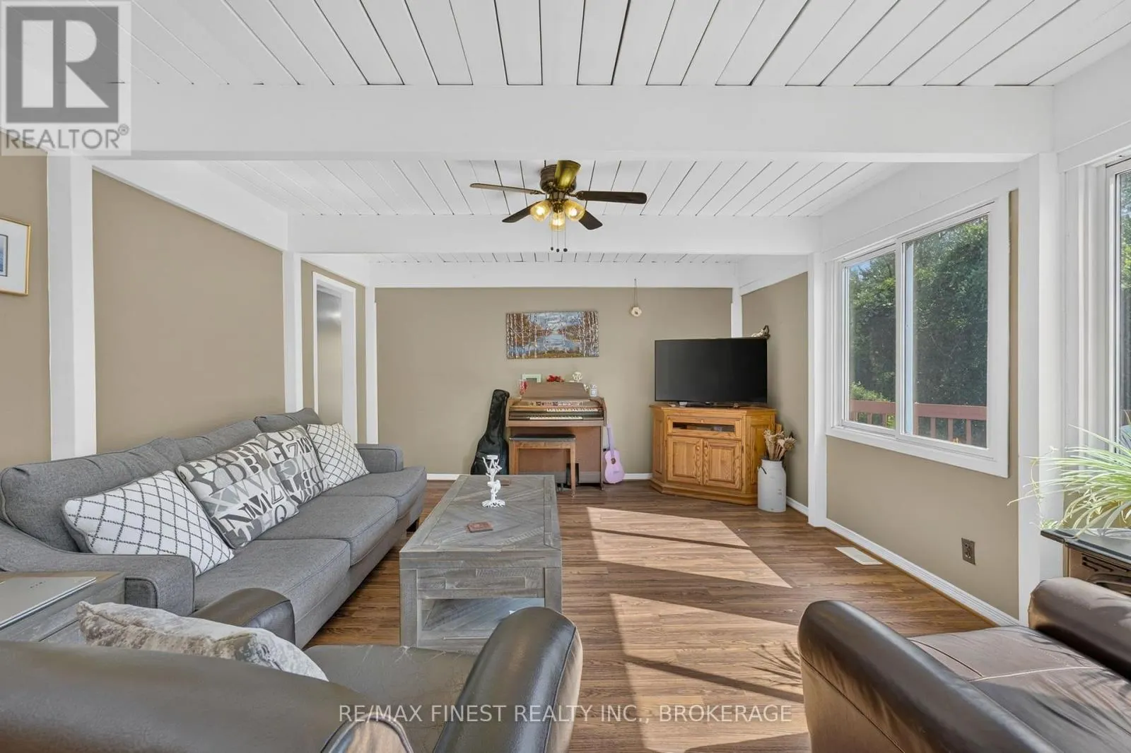 54 BAYVIEW DRIVE