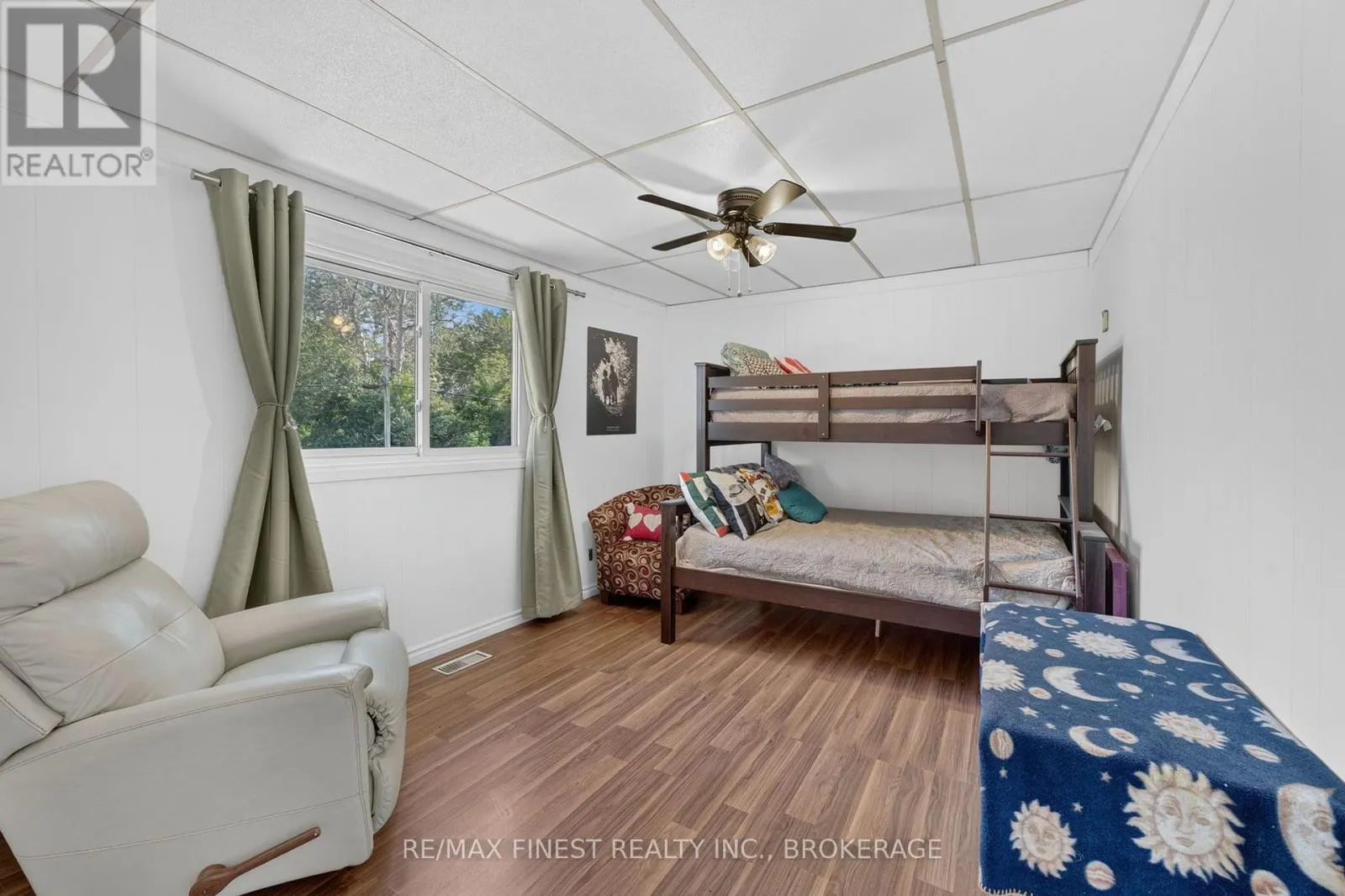 54 BAYVIEW DRIVE