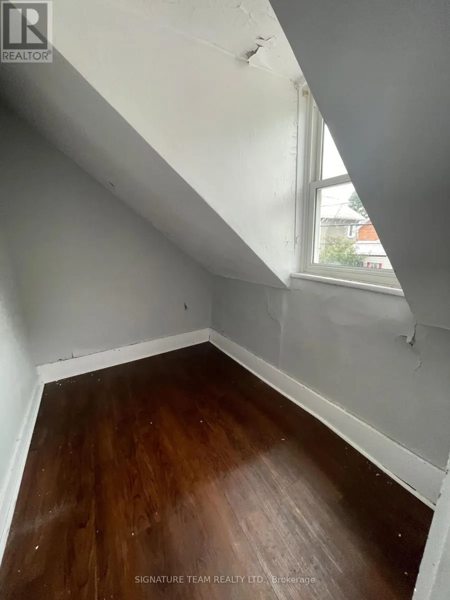 387 MOFFAT STREET