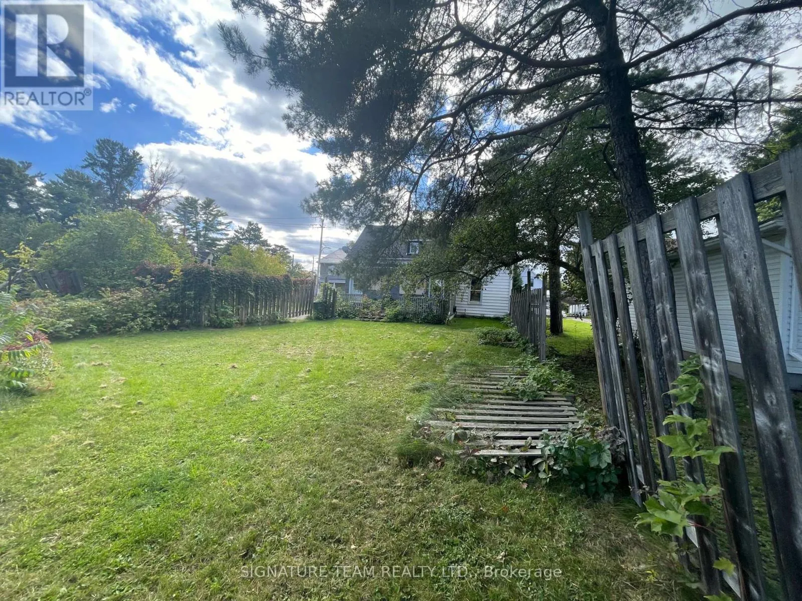 387 MOFFAT STREET
