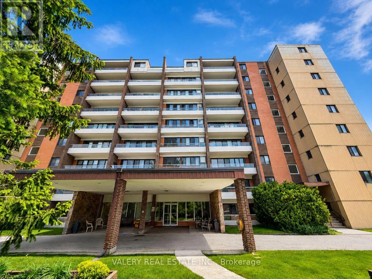 803 - 671 WOOLWICH STREET