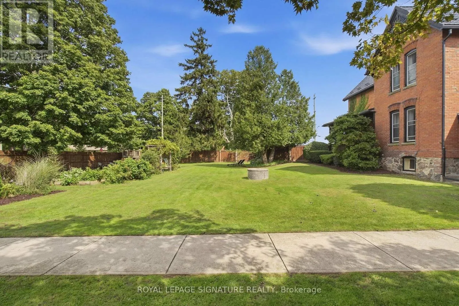 136 KING STREET S