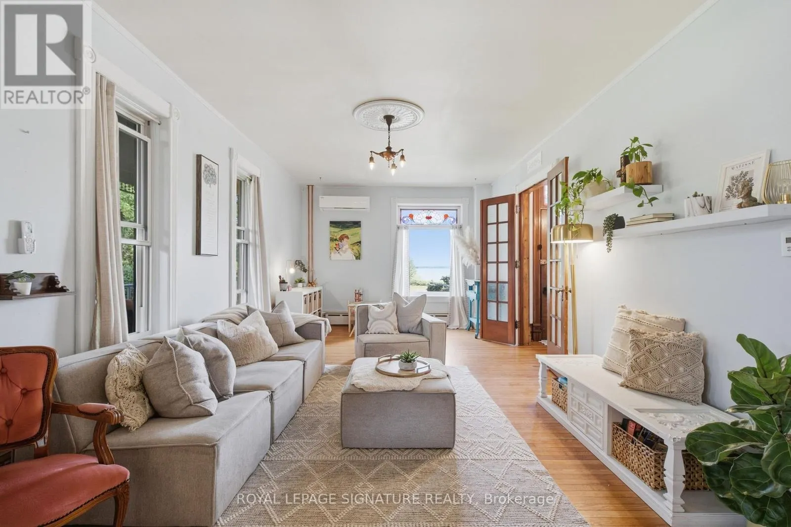 136 KING STREET S