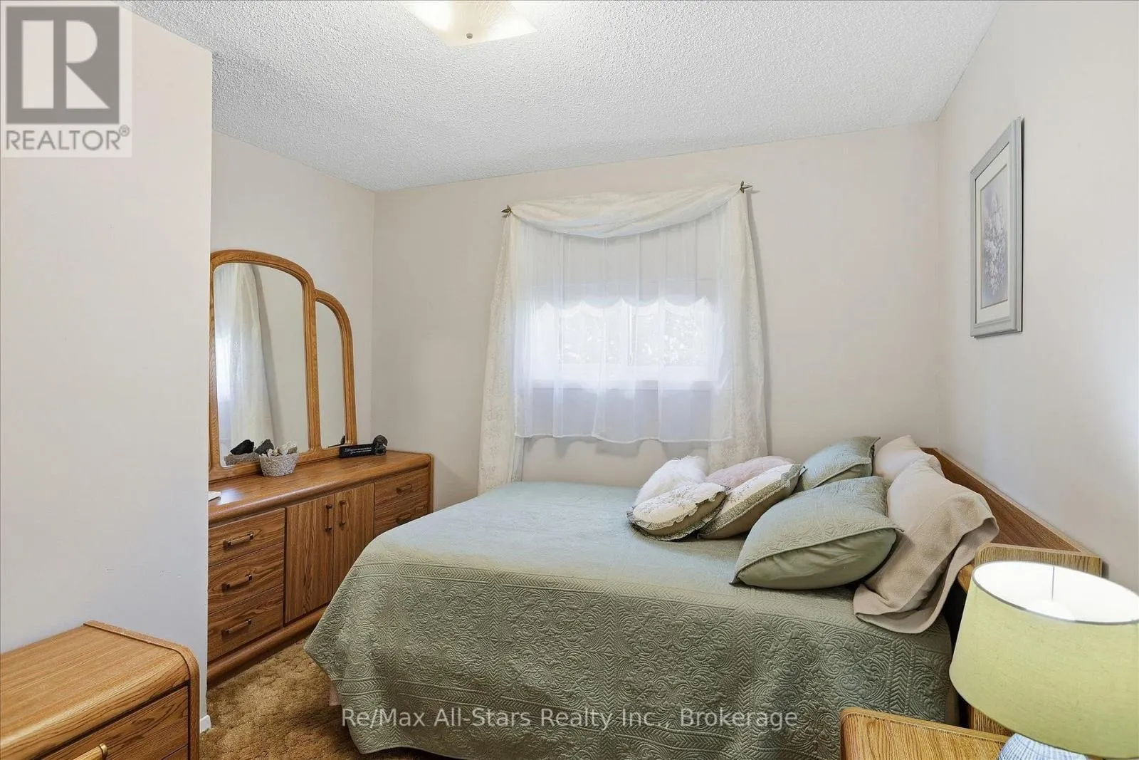 10 EMILY STREET N