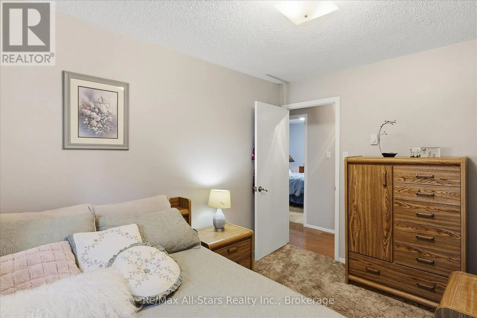 10 EMILY STREET N