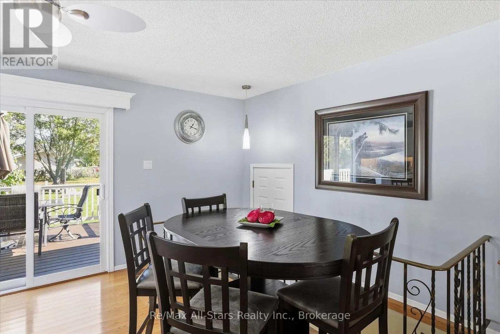 10 EMILY STREET N