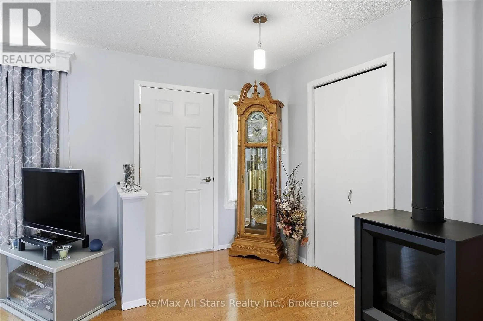 10 EMILY STREET N