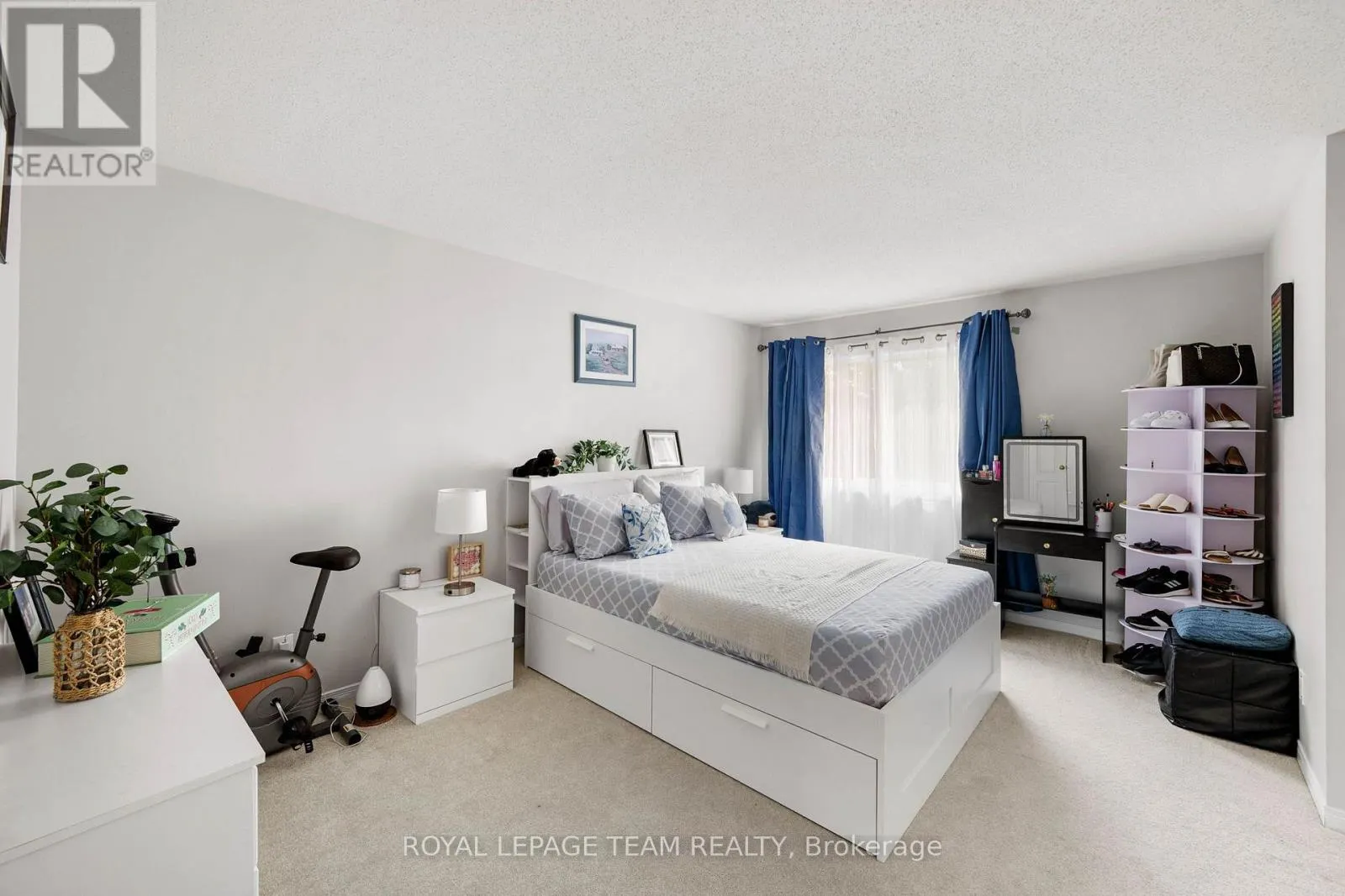 5953 PINEGLADE CRESCENT
