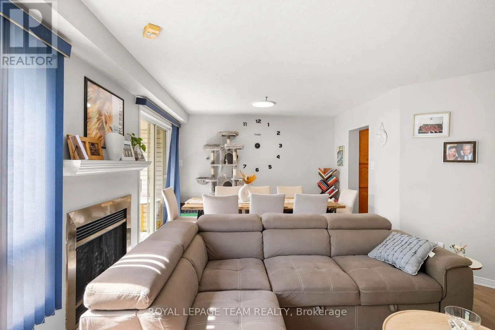 5953 PINEGLADE CRESCENT