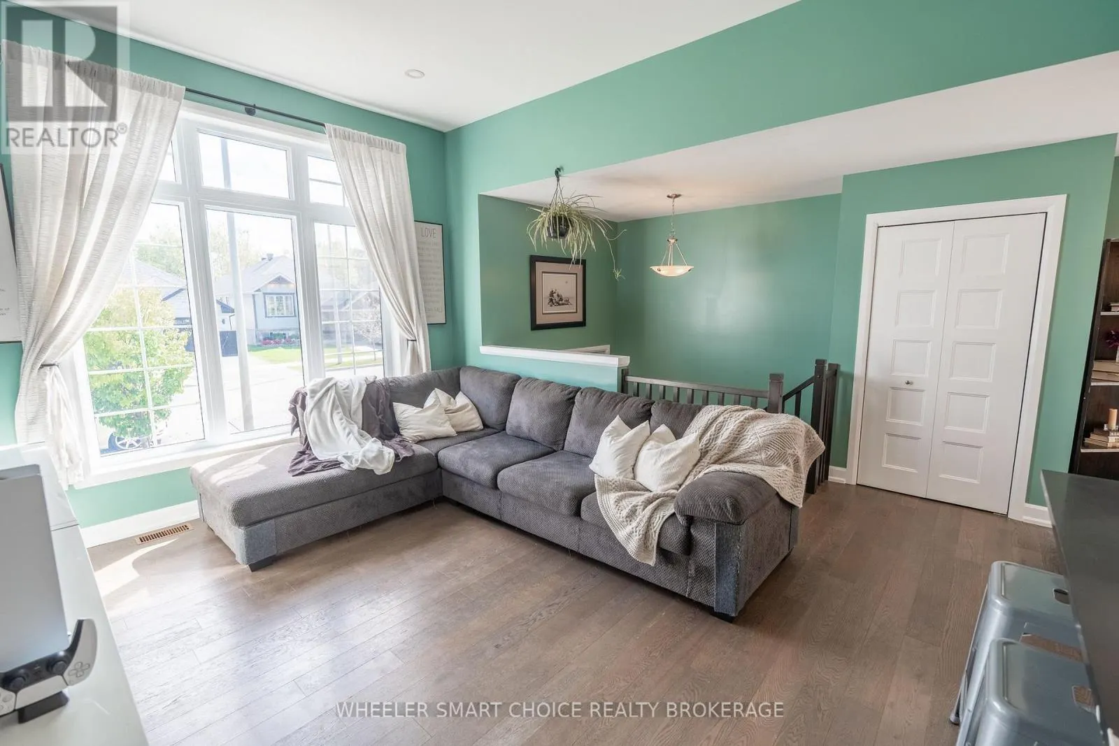 63 MERCIER AVENUE E