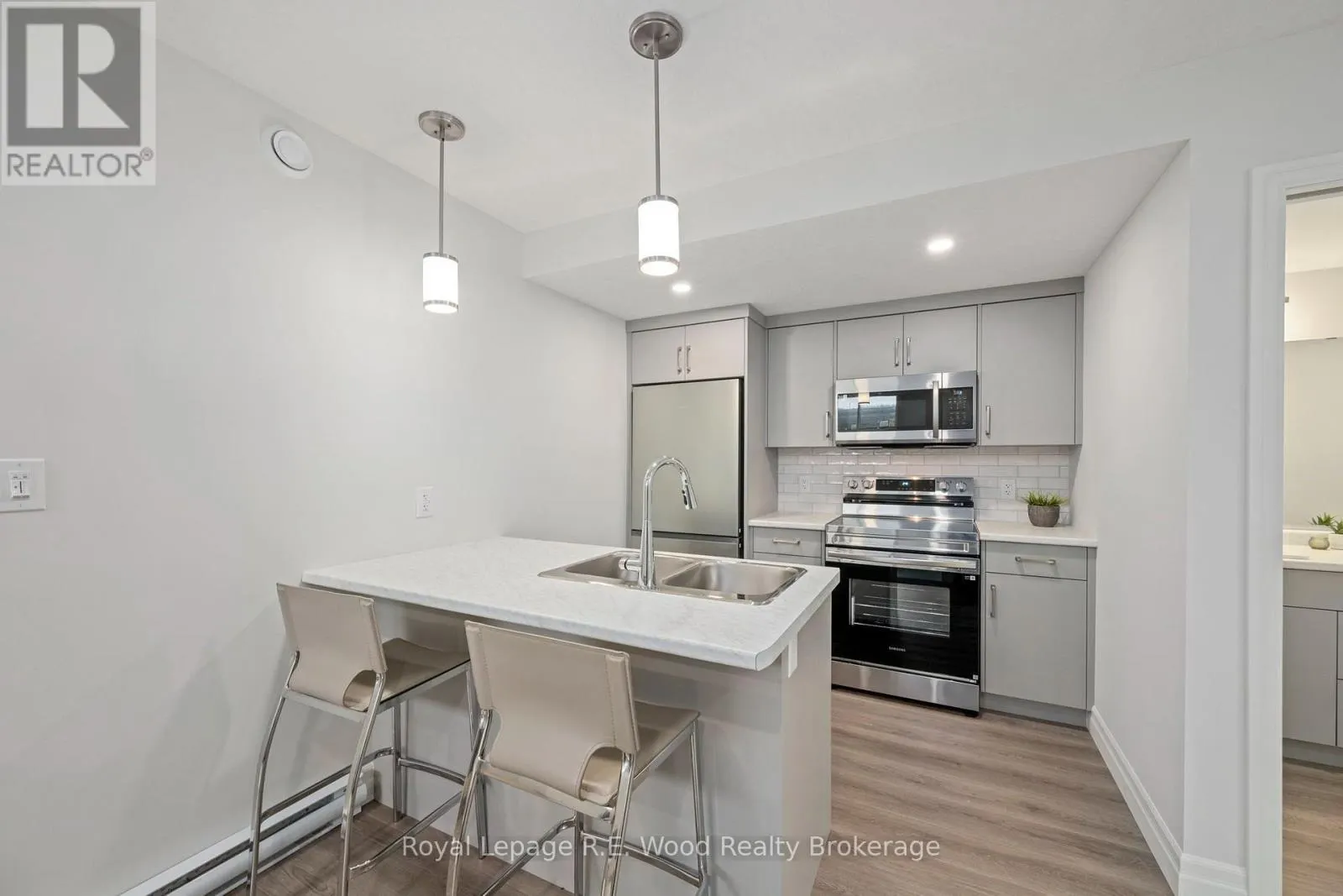 7 HOYLAKE ROAD