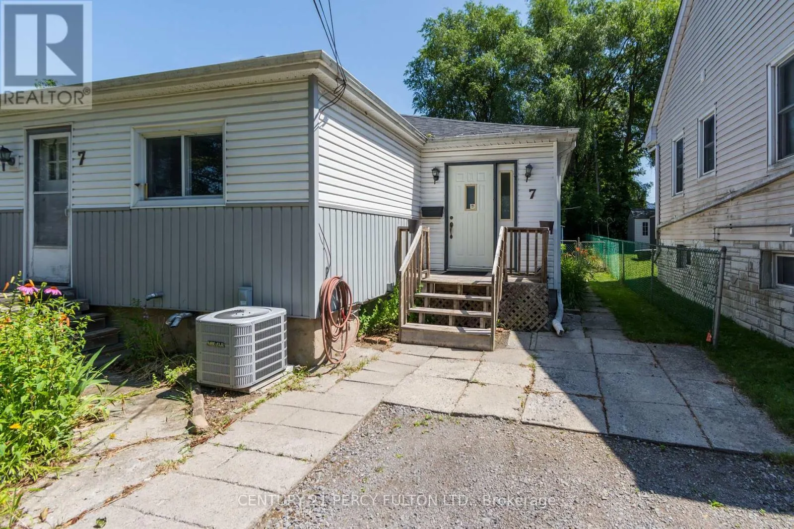 7 VALLEYVIEW CRESCENT
