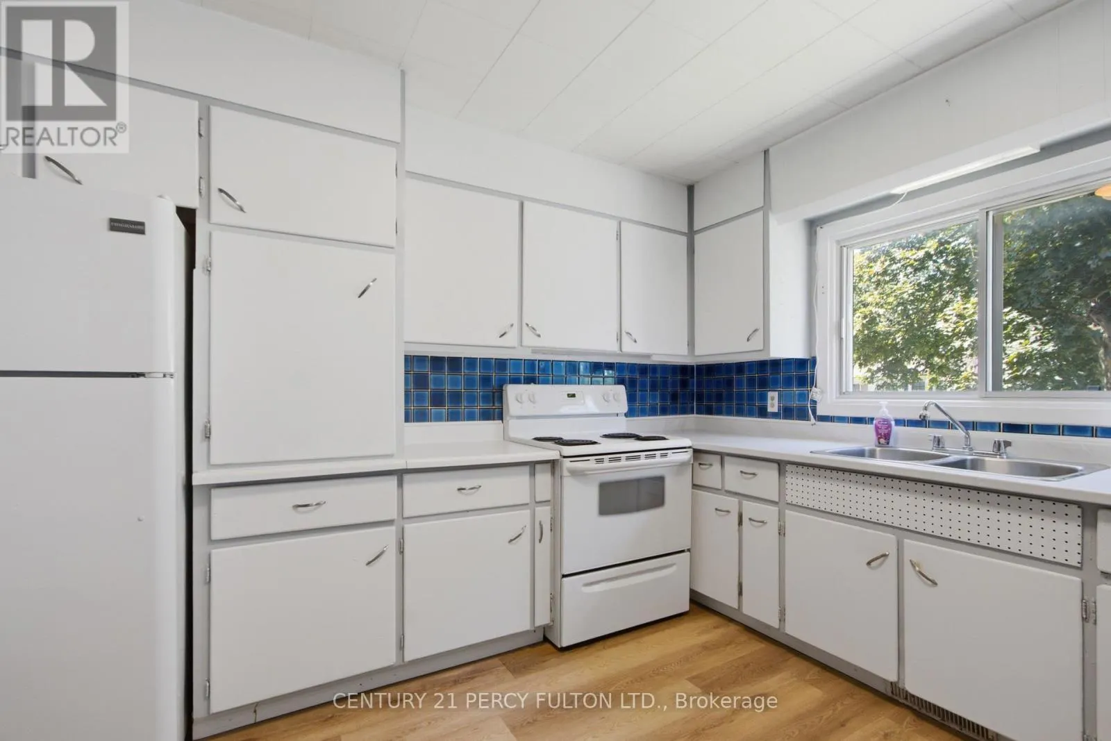 7 VALLEYVIEW CRESCENT
