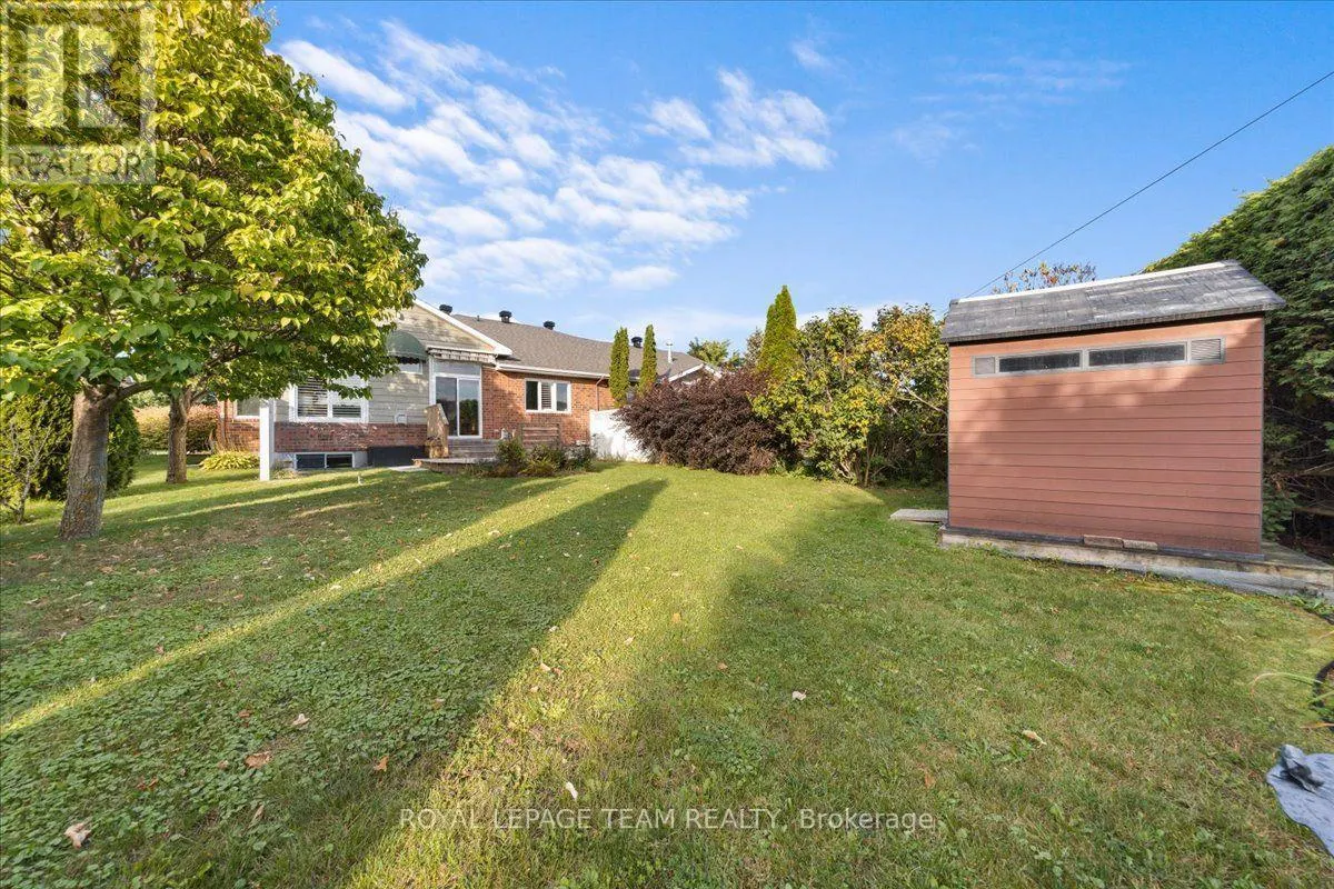 6 AMBERLAKES DRIVE