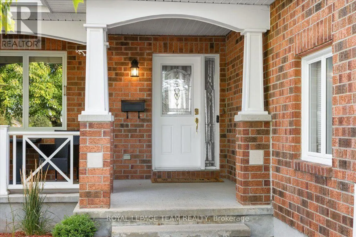 6 AMBERLAKES DRIVE
