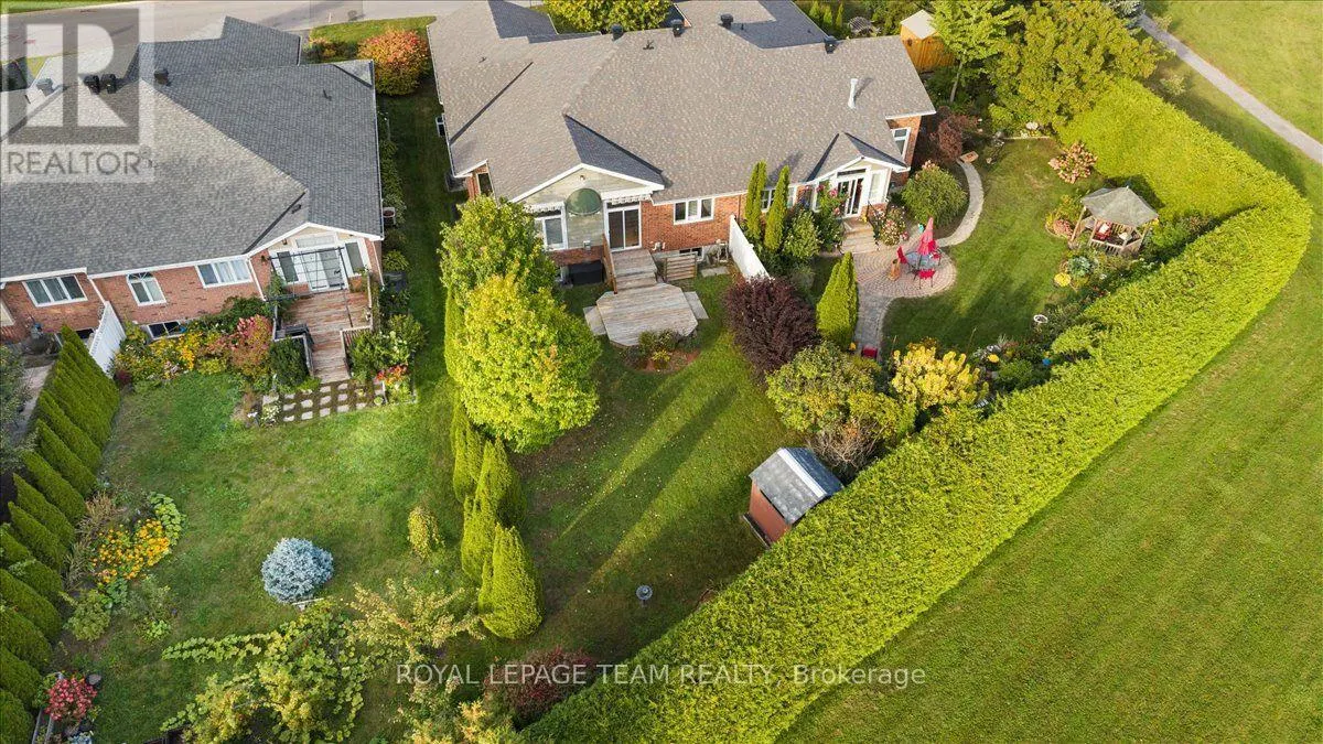 6 AMBERLAKES DRIVE