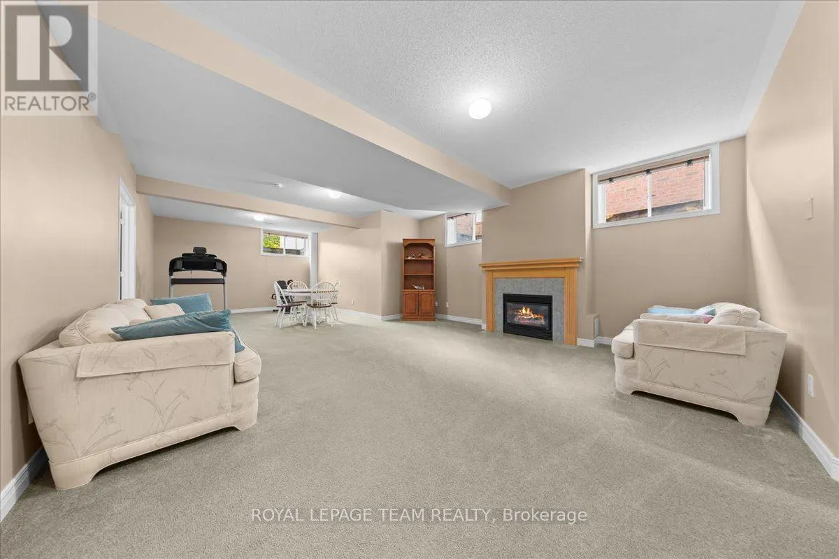 6 AMBERLAKES DRIVE