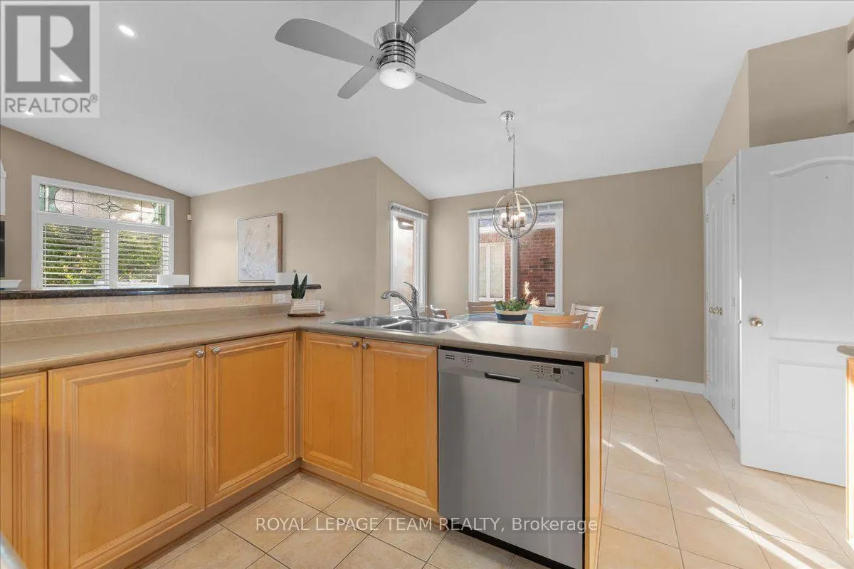 6 AMBERLAKES DRIVE