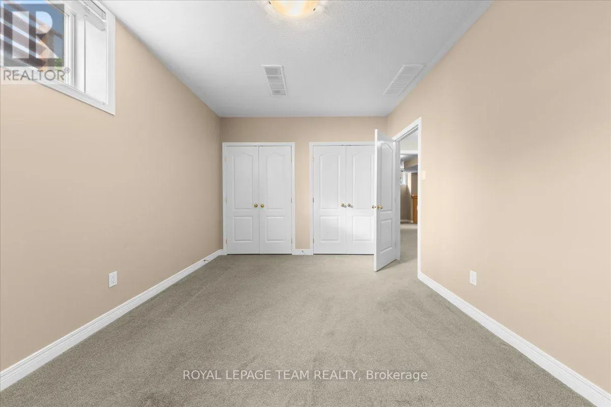 6 AMBERLAKES DRIVE