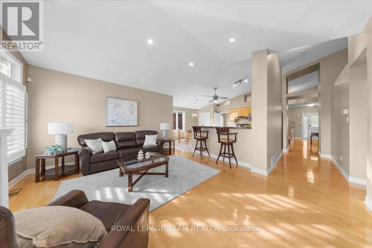 6 AMBERLAKES DRIVE