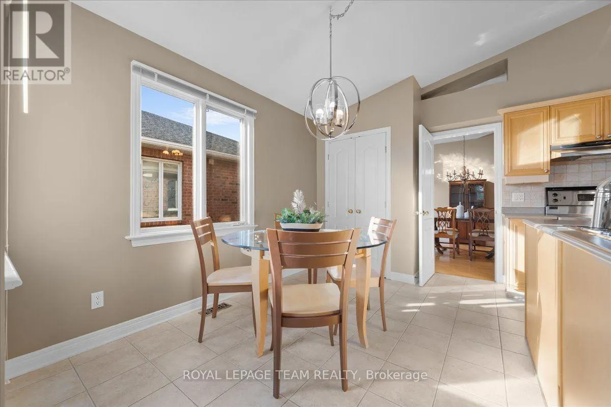 6 AMBERLAKES DRIVE