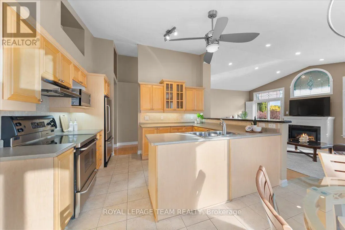 6 AMBERLAKES DRIVE