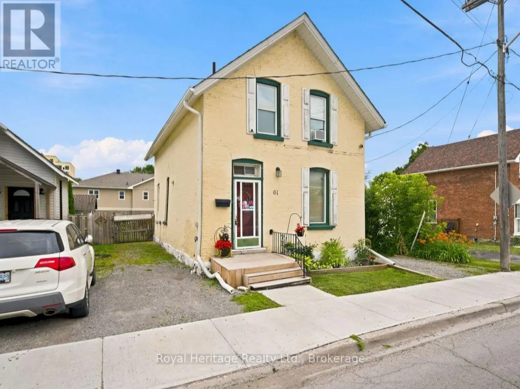 61 LINDSAY STREET N