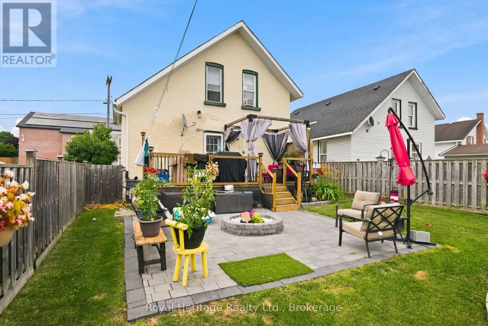 61 LINDSAY STREET N