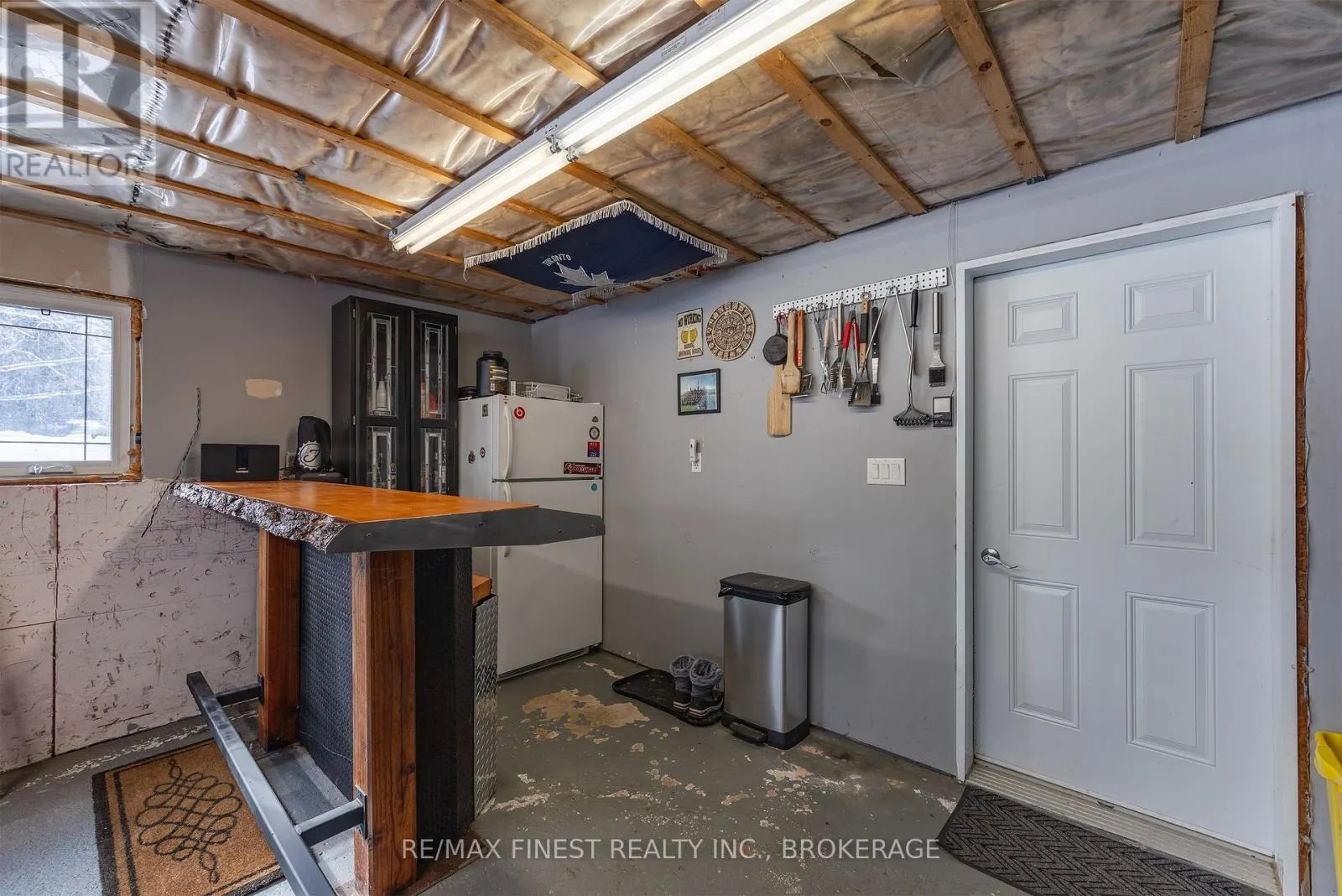 2518 RIDEAU FERRY ROAD
