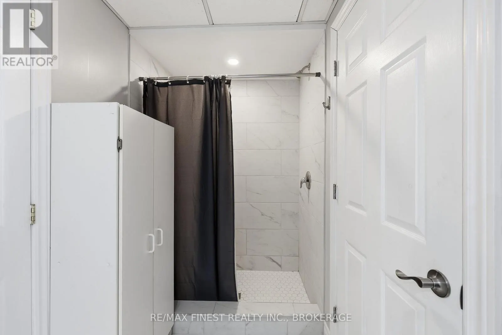 2518 RIDEAU FERRY ROAD