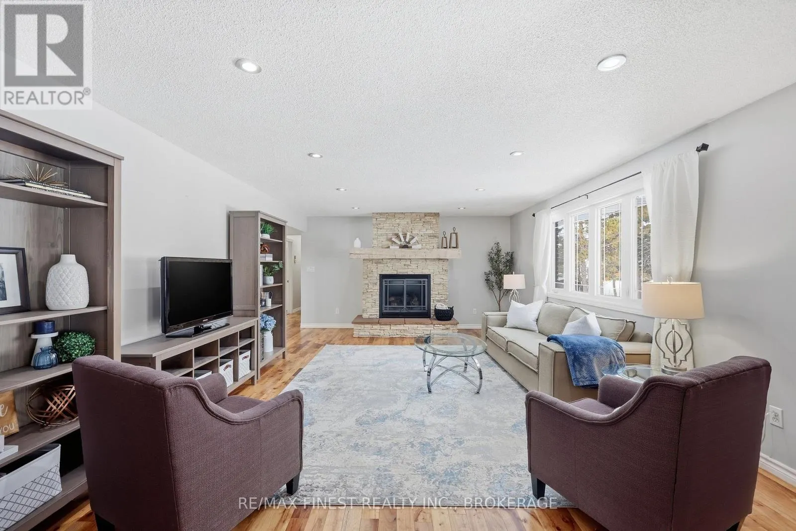 2518 RIDEAU FERRY ROAD