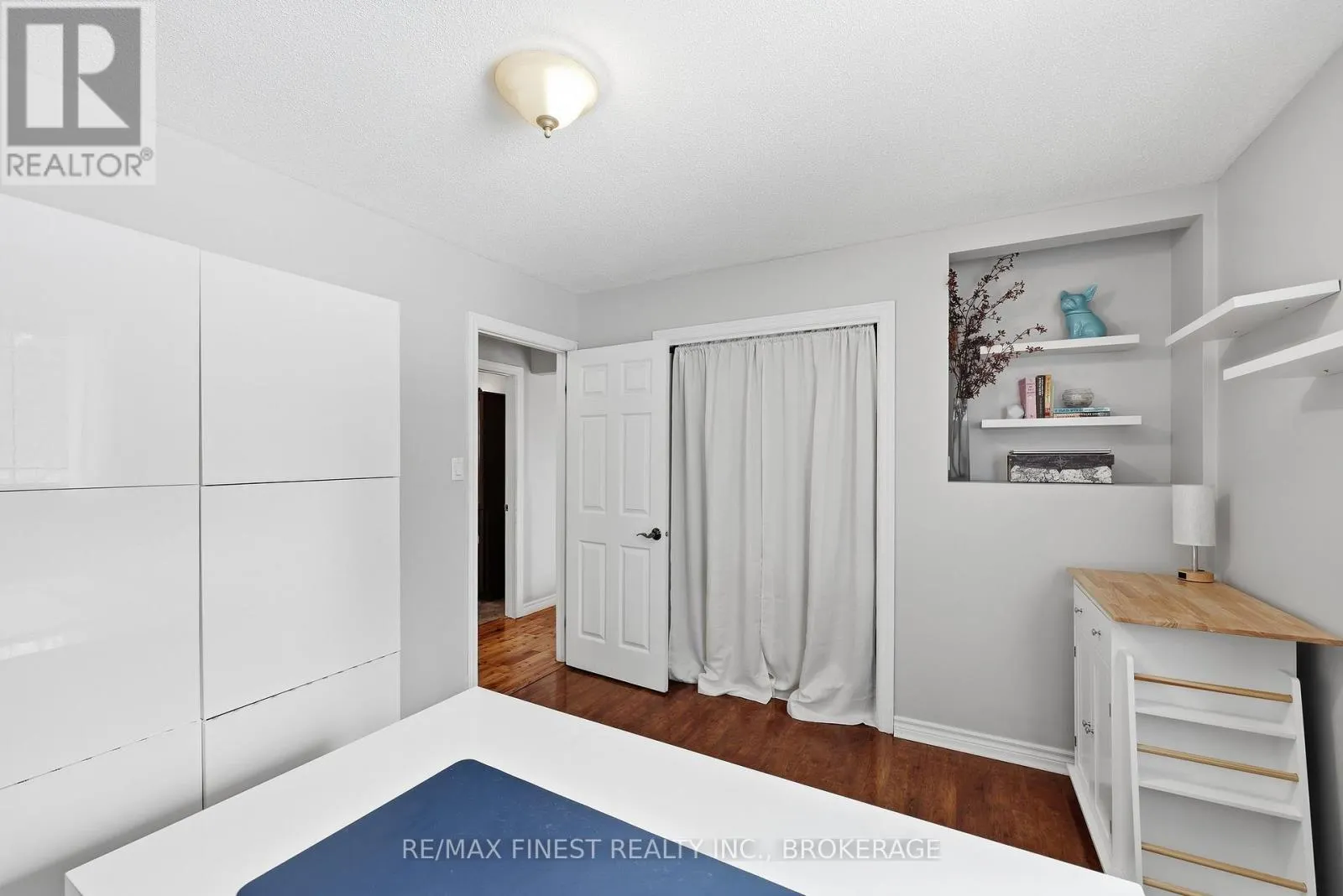 2518 RIDEAU FERRY ROAD