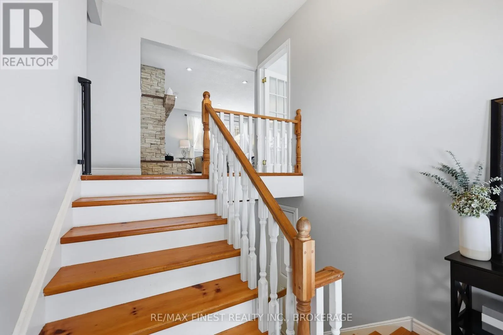 2518 RIDEAU FERRY ROAD