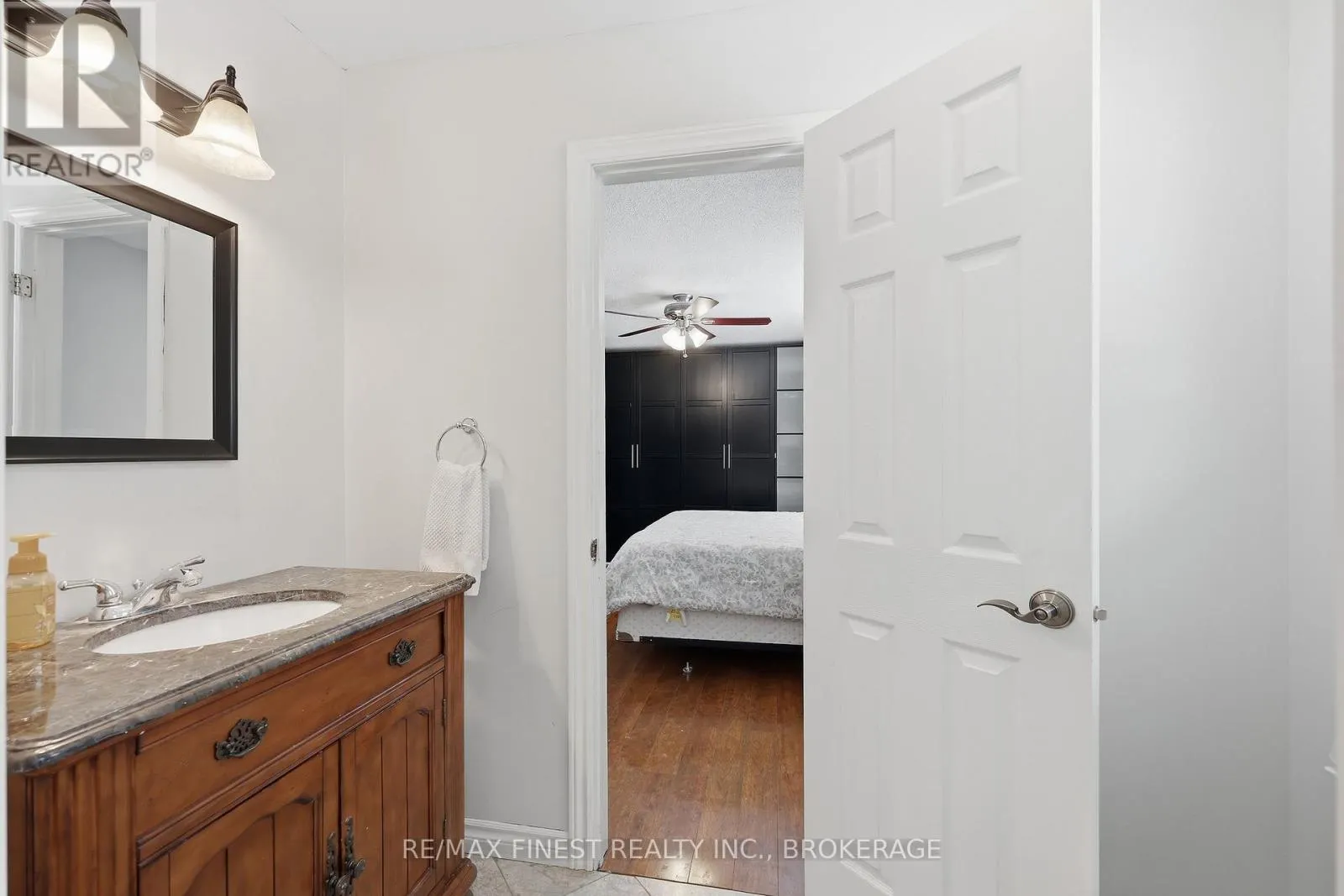 2518 RIDEAU FERRY ROAD