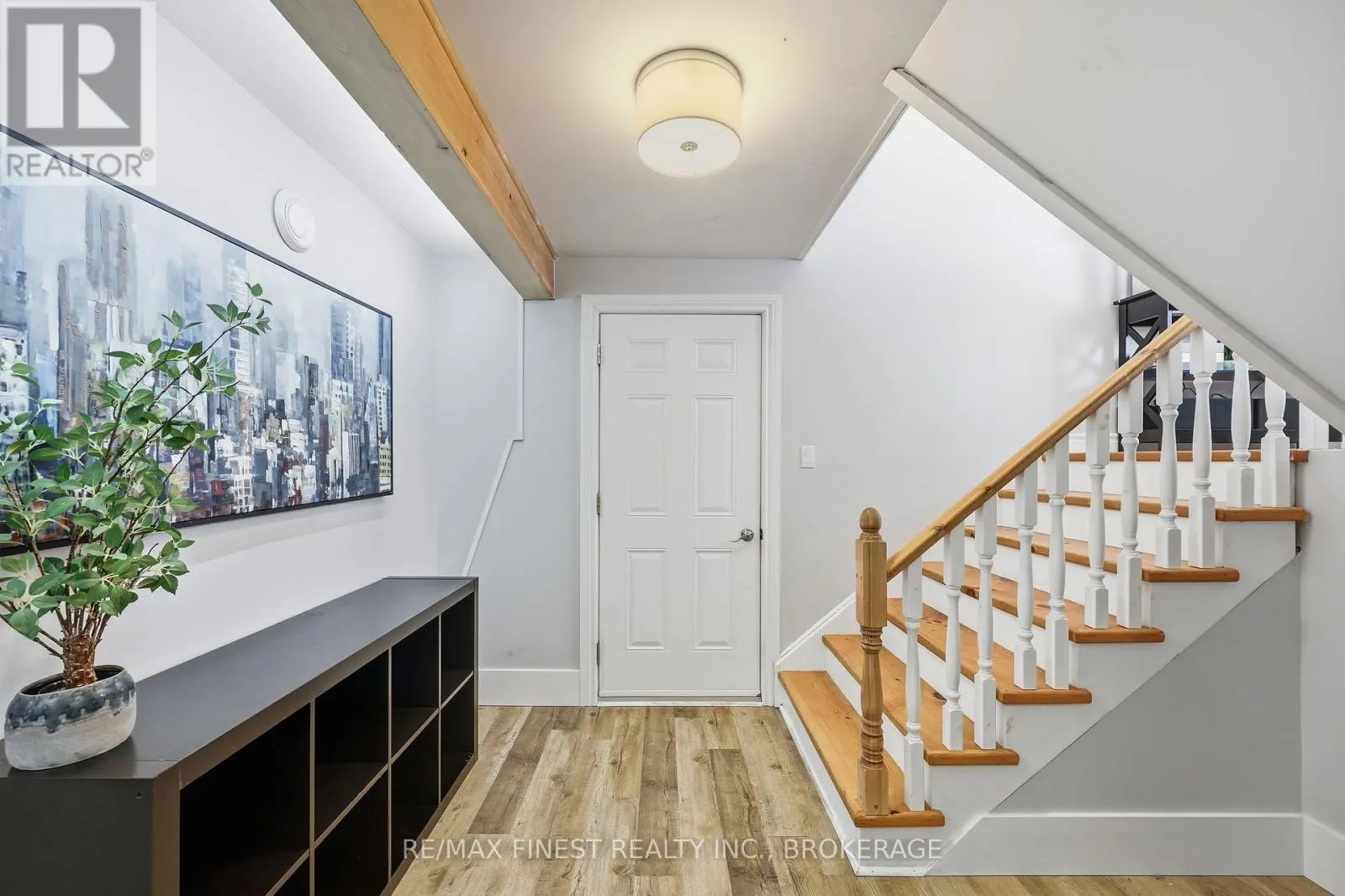2518 RIDEAU FERRY ROAD
