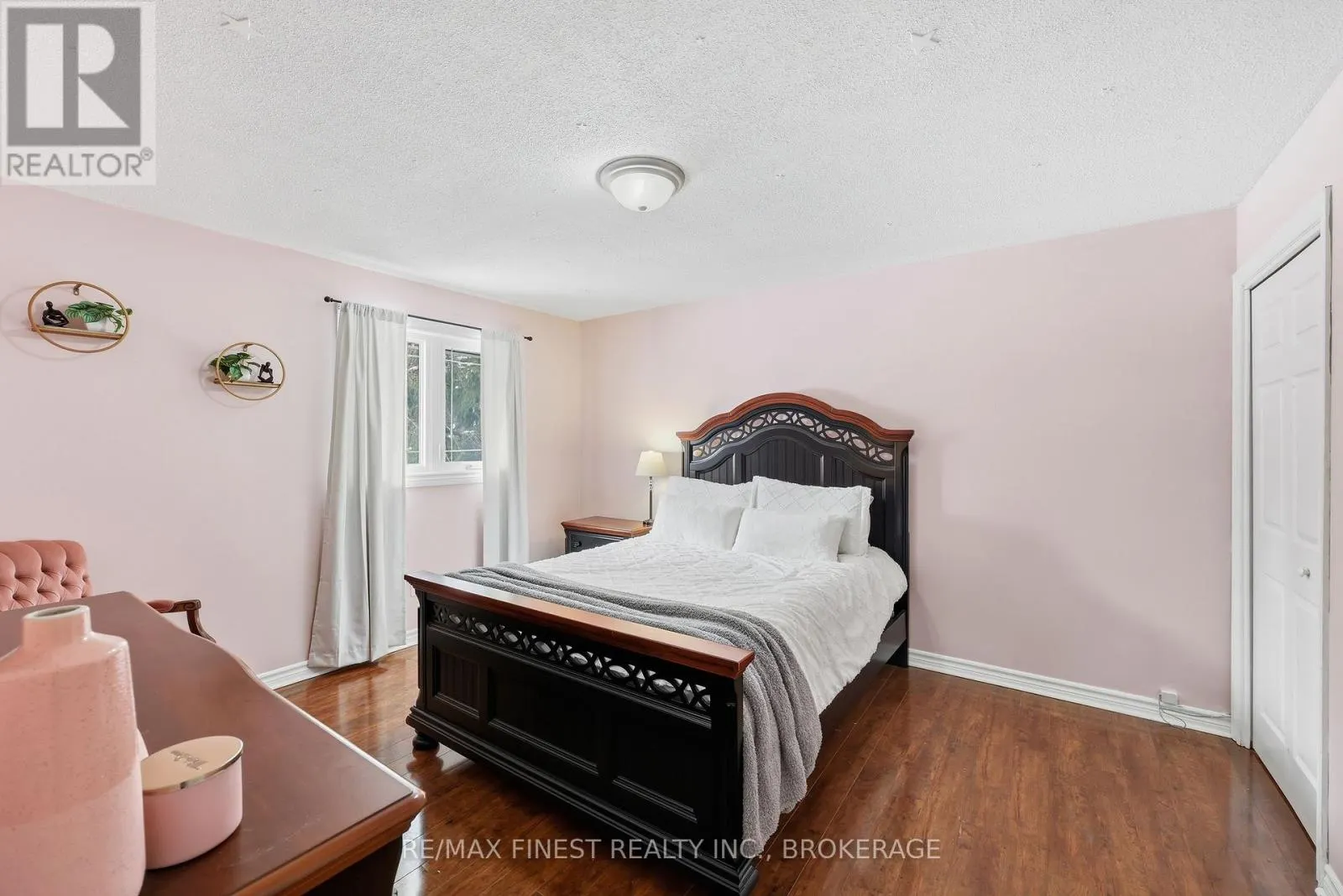 2518 RIDEAU FERRY ROAD