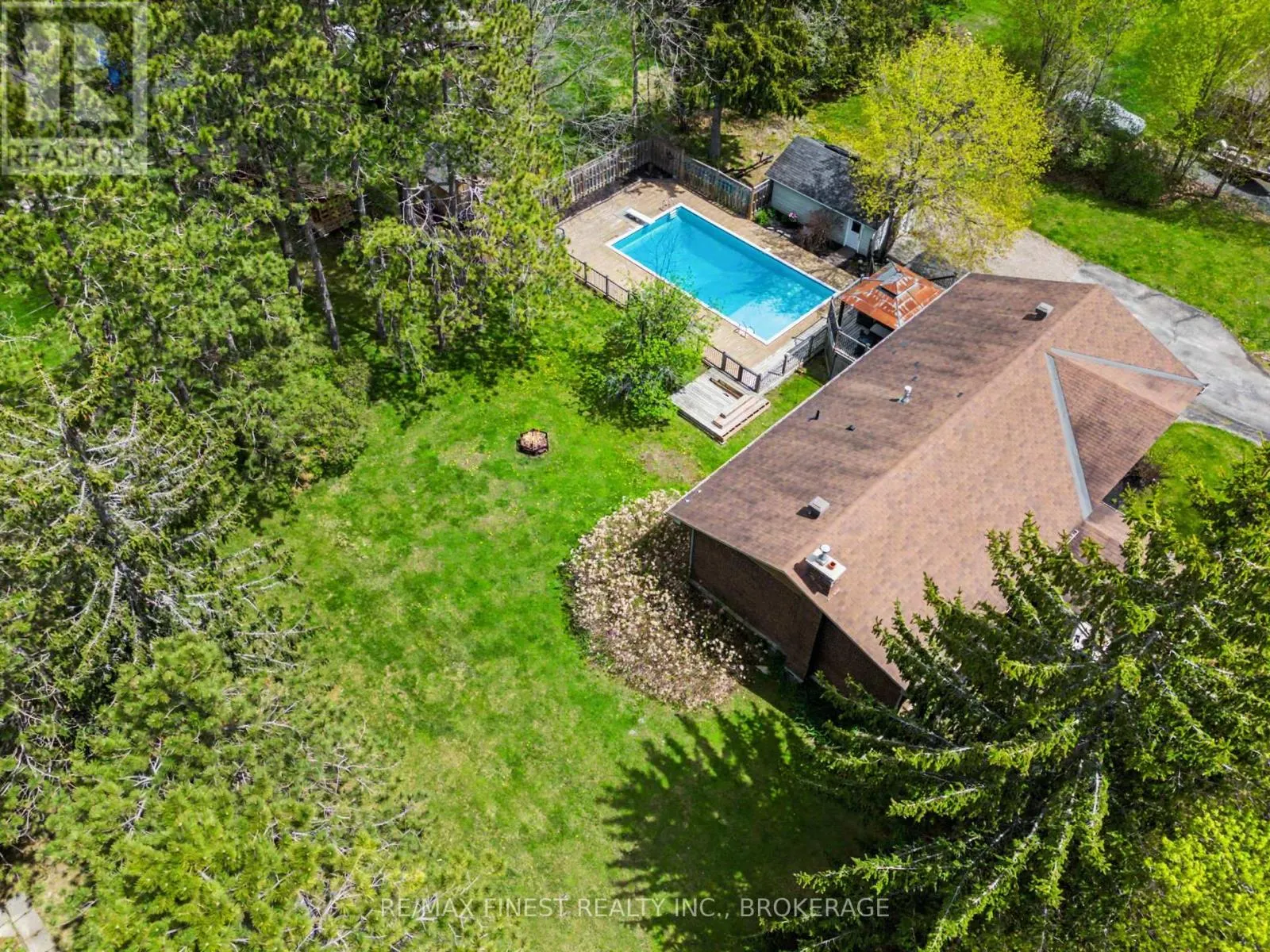2518 RIDEAU FERRY ROAD